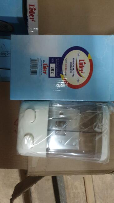 Диспенсер LIDER для жидкого мыла двойной пластик белый А-302 купить в Москве по цене 300 руб.