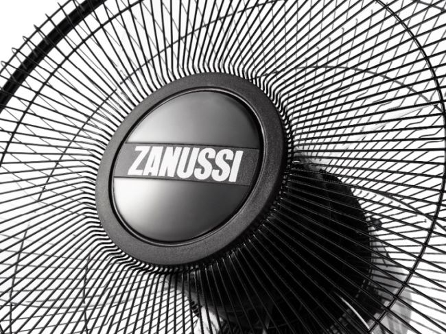 Вентилятор напольный Zanussi ZFF-907 черный купить в Москве по цене 3 190 руб.