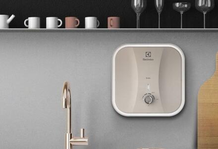 Водонагреватель Electrolux EWH 10 Q-Bic O 1.5 кВт, погружной ТЭН, белый