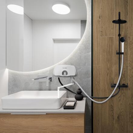 Водонагреватель проточный Royal Thermo SmartFix TS (5,5 kW) - кран+душ Белый